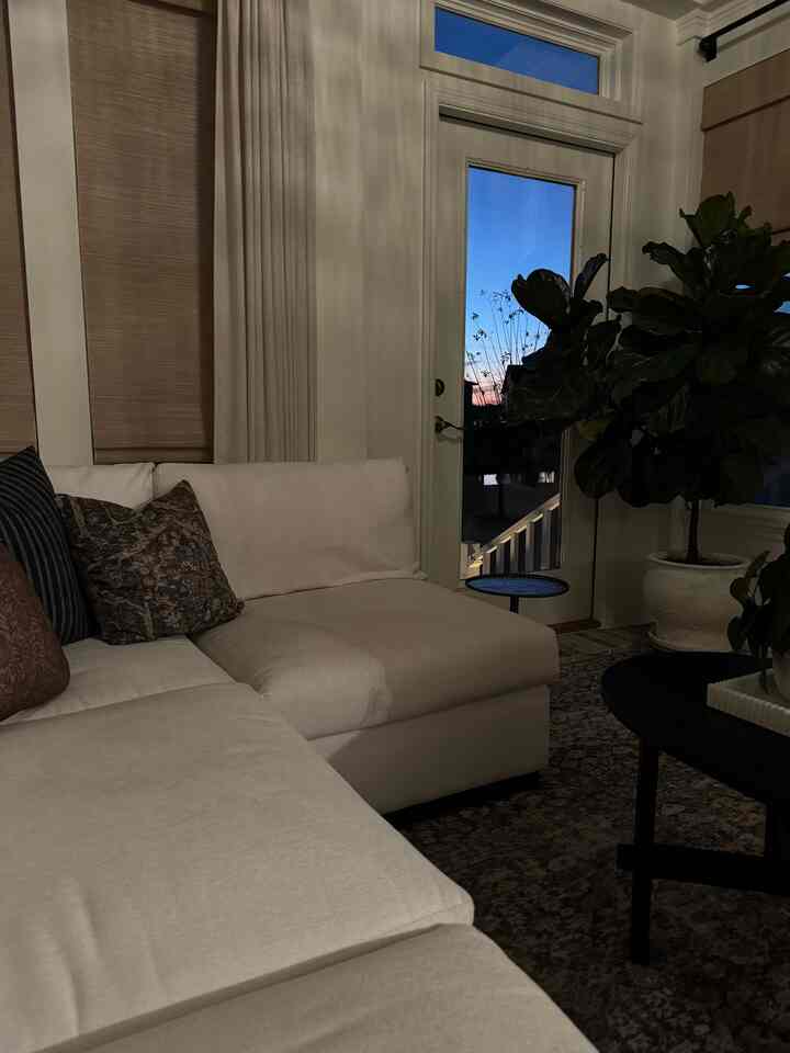 At the end of the day, a comfortable sunroom turns into an evening lounge. ￼🌙
#Sunroom #Lounge #ohouserug #OHouseToday #Sectional #TimelessHome