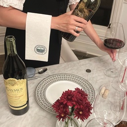 A quiet prelude to the year’s end.
Soft lights, red wine gently poured,
and a table slowly coming to life —
the calm before the celebration begins.
Tonight is all about easing into the moment.
#YearEndPrelude #HolidayEve #QuietCelebration #CozyEvening #WineMoment #TableMood
#SoftLights #HomeParty #holidayhosting #OhouseReset
#Ohouseglow #Ohousecleanse
#NewYearReset