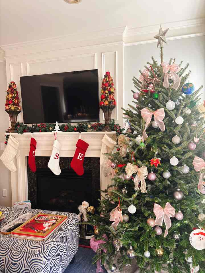 人生をロマンチックにするのは…必須🎄🎀💜

#クリスマス #christmasdecor #christmashomedecor #christmasvibe #cozyvibe #cozyhome #holidayglow #holidaydecor