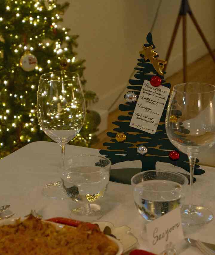 Hosted an early christmas dinner. Used this metal tree to hold menu card!

#OhouseGather #CozyHome #christmastable #holidaytable 