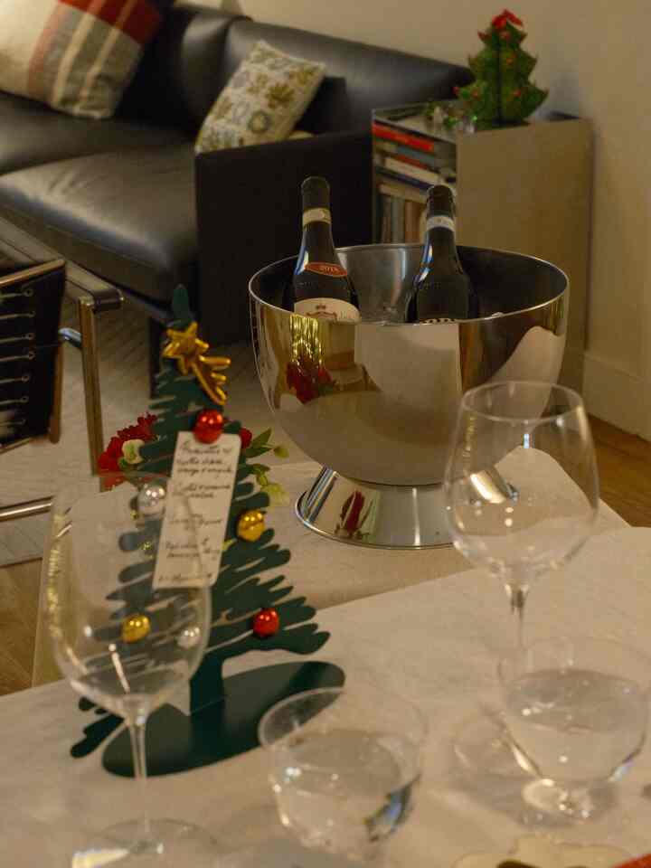 I always wanted a beverage tub for hosting and got this wine/champagne bucket during Black Friday sale. Excited to use it for the first time!

#OhouseGather #holidayhosting #christmasdinner #holidaydinner #winebucket #beveragetub