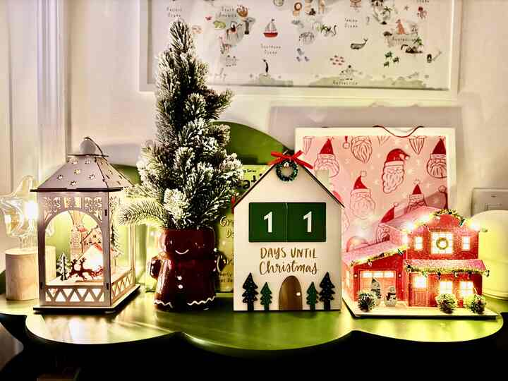 Decorating for Christmas has been even more fun this year 🎄

I love finding sweet, affordable pieces at TJ Maxx and HomeGoods — they’re festive, cozy, and just right for my baby girl’s room.

#OhouseHoliday #OhouseGlow #CozyHome #OhouseCozy #OhouseStyling #moodlighting #cozycorners #glowseason #homeinspiration #hallway #stairs #christmas #christmadecor #cozy #holidays #cozyhome #cozydecor #cozyinterior #homedecor #interior #holidayseason #winter #크리스마스 