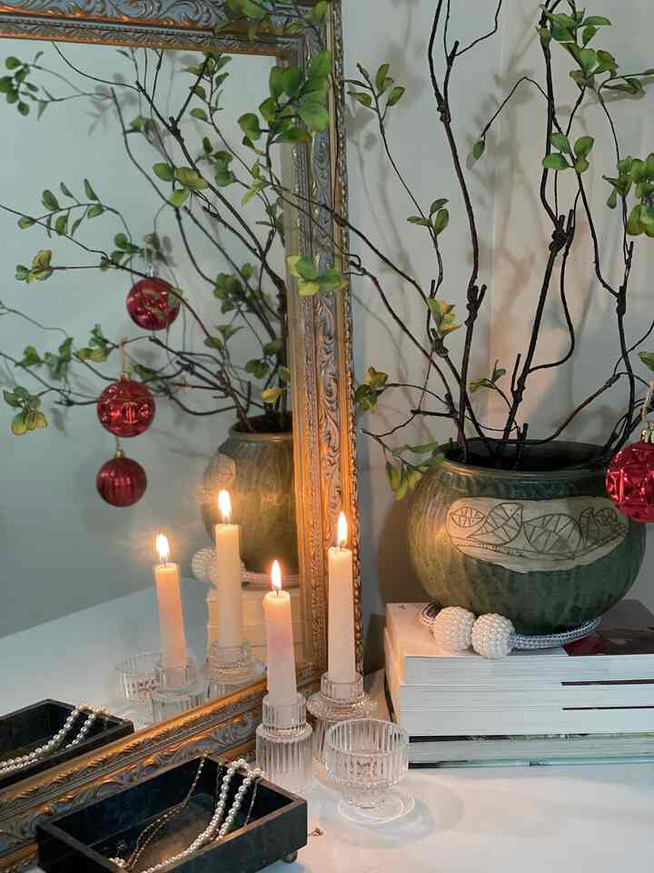 I hung Christmas ornaments on the branches on my vanity to bring out the holiday spirit. Today, once again, I find small happiness at home.

#OhouseCozy #OhouseGlow #OhouseStyling #CozySlippers #OhouseReset #Ohousecleanse #holidayseason #HomeDecor #ChristmasAtHome #HolidayVibes #CozyHome #VanityDecor
