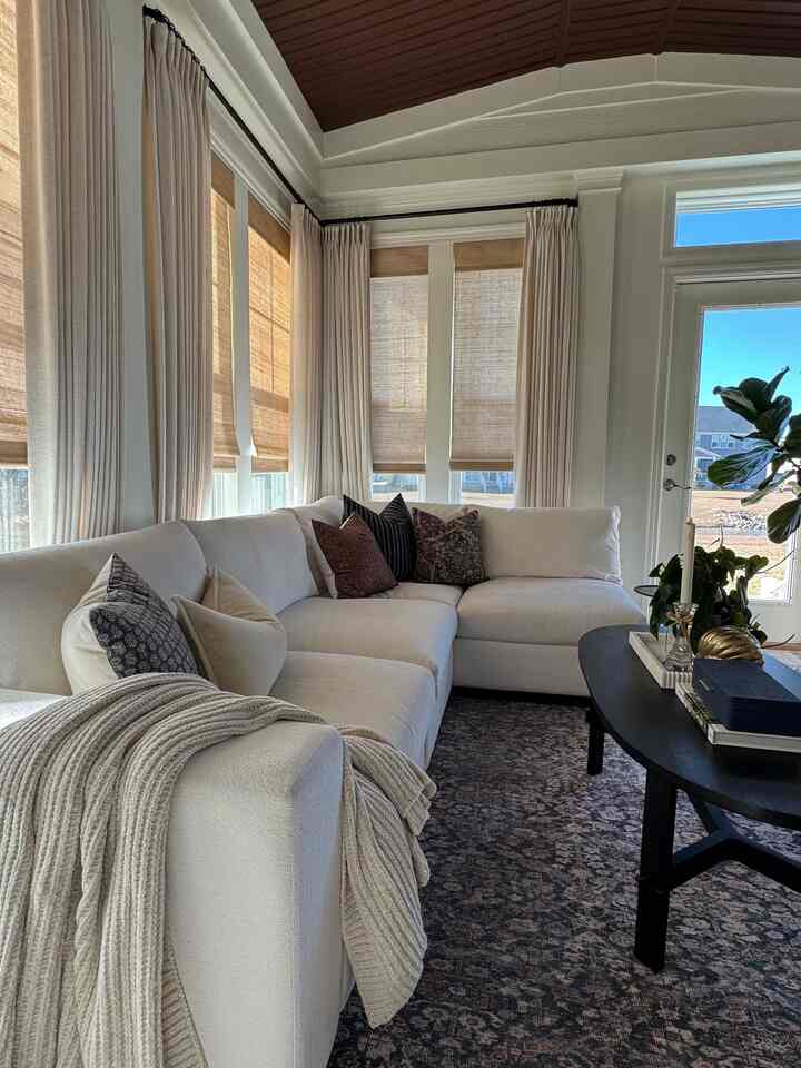 I didn’t add very much Christmas styling to this room, but tying a ribbon to a candle and adding a large ornament seems to fit just right :)

#Styling #OhouseToday #Sunroom #TimelessLiving #Neutrals