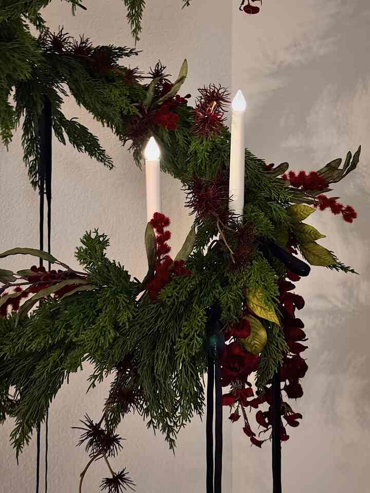 This year, I wanted to decorate my Christmas tree in a more special way. While I was looking for ideas, I came across a video where someone hung a Christmas cedar garland from the ceiling in a spiral shape. I decided to try a mini version of it, and I’m so happy with how it turned out. It really feels like it’s going to be a special Christmas. 🎄✨

#OhouseTree #OhouseGather #OhouseGlow #CozyHome #christmasdecor #christmasinspo #holidaydecor #festivehome #cozyvibes #winterdecor #homedecor #christmasmood #holidayhome #warmandcozy