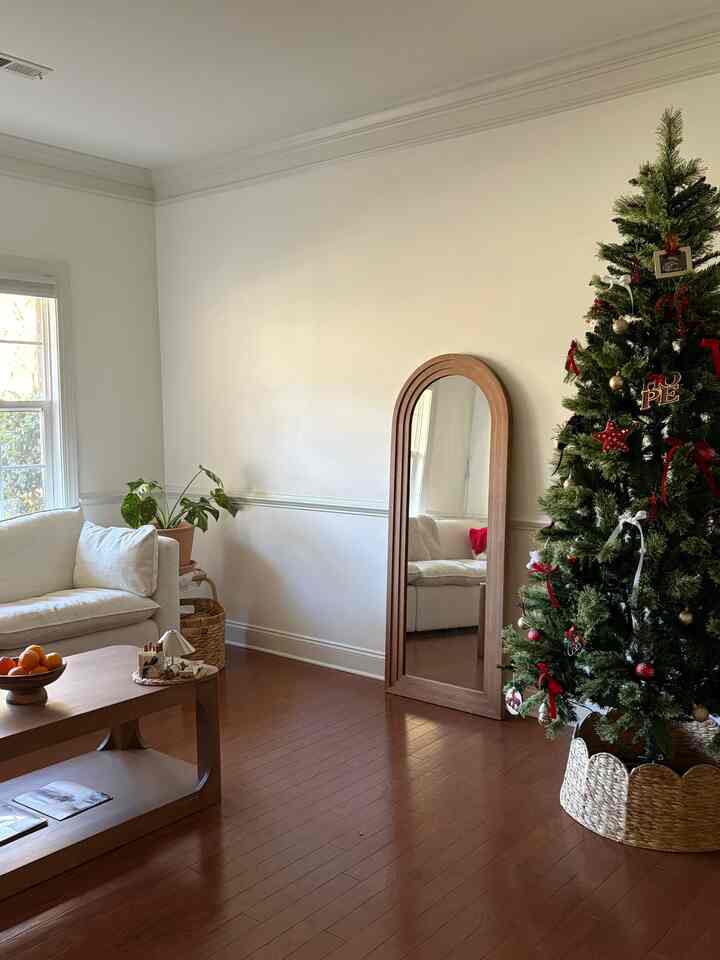 It’s already christmas week!🎅🏻❤️

#ohousetree #holiday #holidaydecor #christmastree #christmas #cozy #minimal 