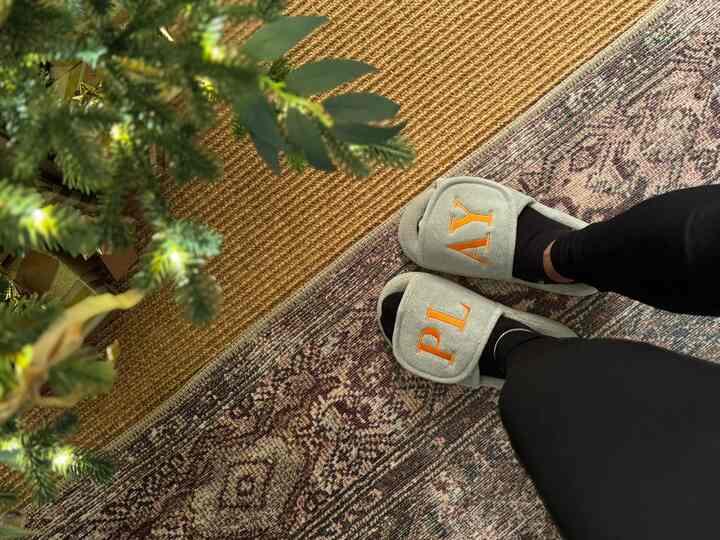 It is Christmas Eve’s Eve. The lights are warm, the mood is cozy, and the days are blurring together. #Cozy #ohouseglow #ohousetoday #christmas