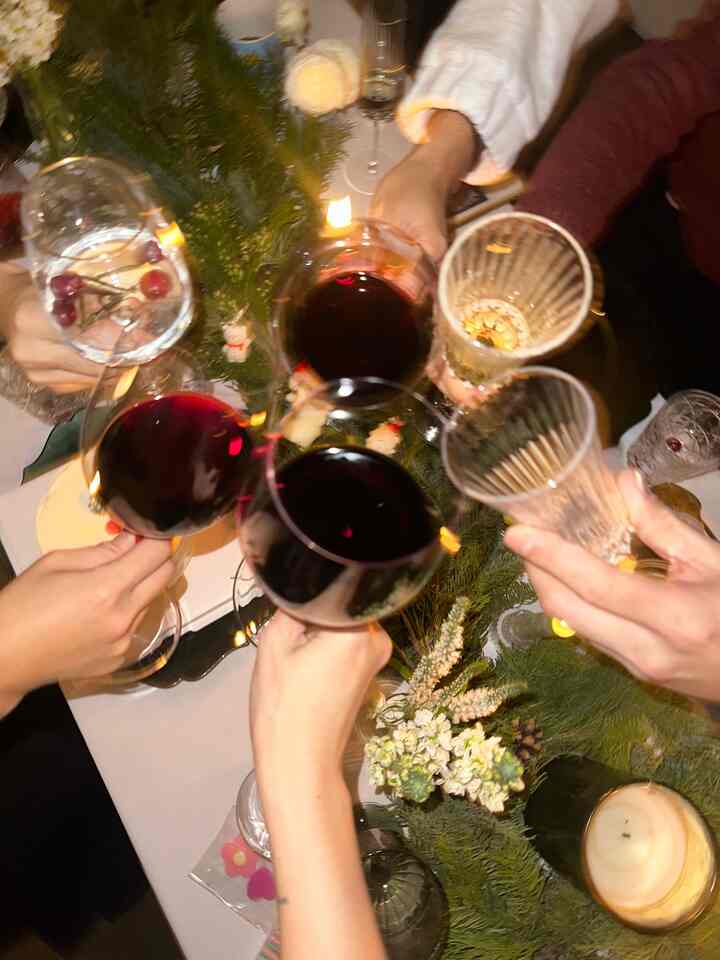 Such a fun Christmas night 🎄✨

#OhouseGather #OhouseGlow #CozyHome
#holidayhosting #christmas #wine #wineglass