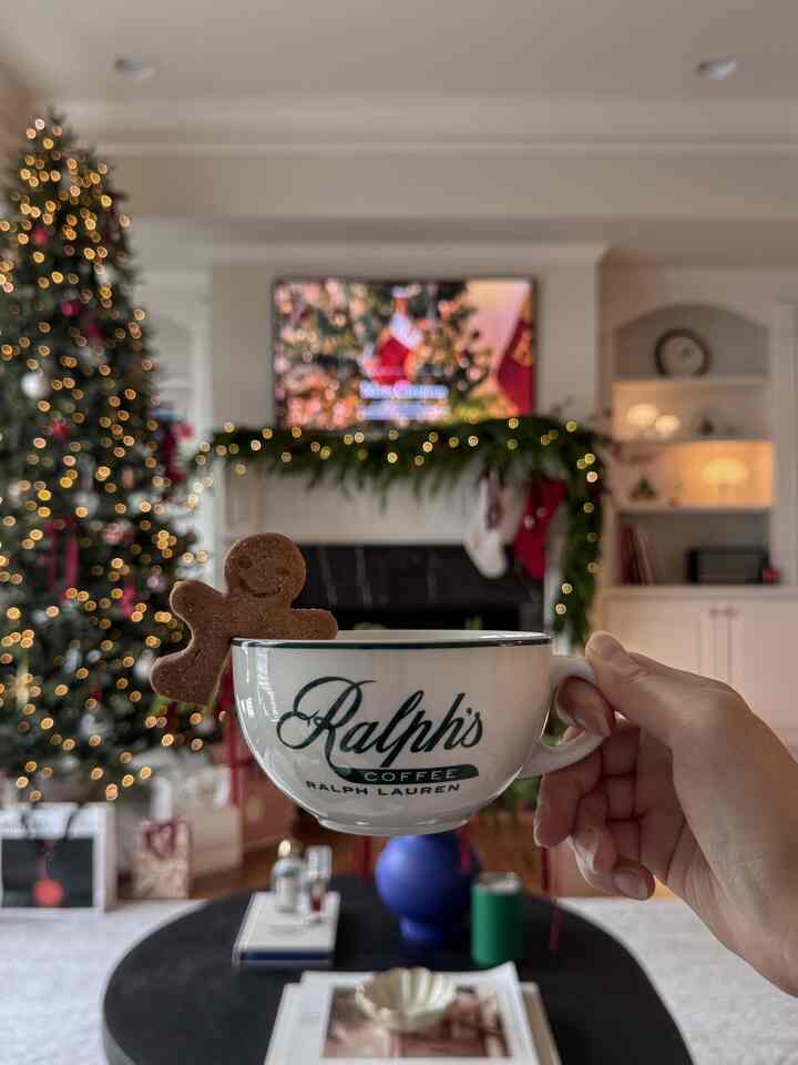 I hope you had a wonderful Christmas🎄✨
.
.
.
#OhouseTree #OhouseGather #OhouseGlow #CozyHome #christmasdecor #christmasinspo #christmastree #cozycorner #cup #mug #livingroominspo 