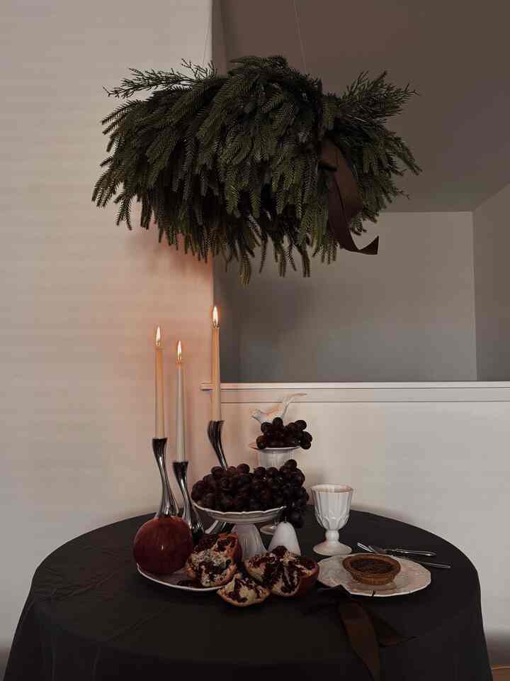 Christmas table styling🥂


#OhouseTree 
#OhouseGather #Ohouseglow #Cozyhome #livingroom #livingroomdecor #livingroomdecoration #Holidayseason #homecafe #garland #tablestyling  #tablesetting  #christmasdecor #candleholder #plate #dessert #candle #candlelight #roundtable #goblet #ceramiccup 