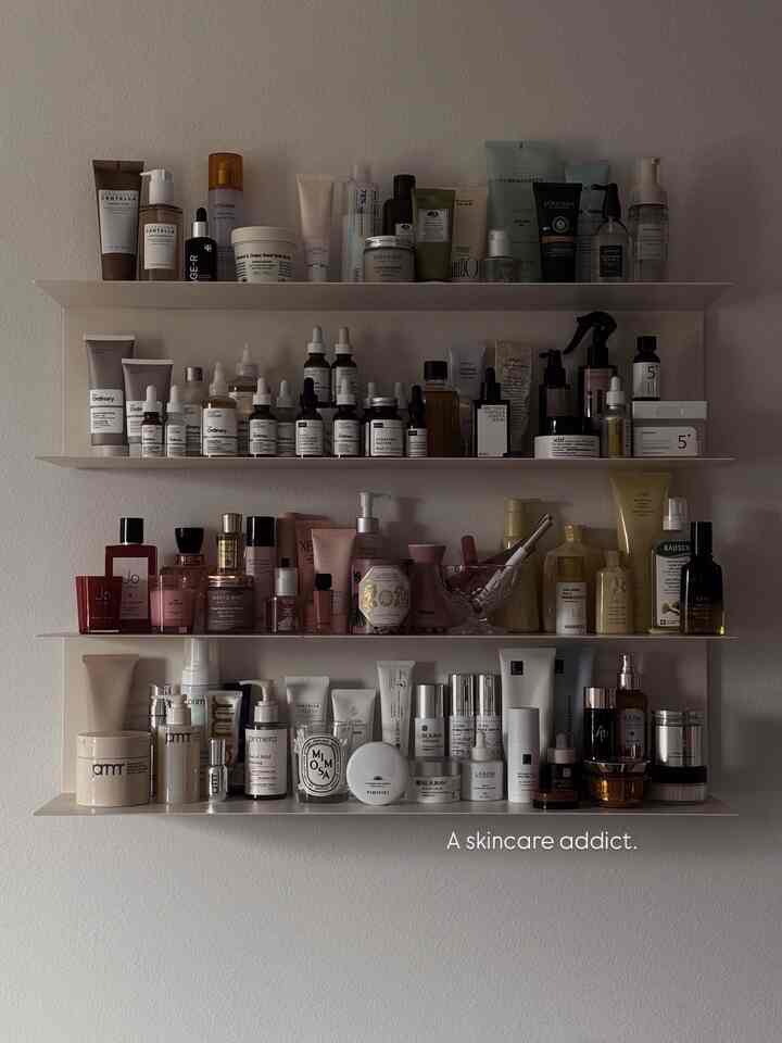 Shelfie - スキンケアに夢中です🖤

#shelf #shelfdecor #shelfie #shelfinspo #ikea #ikeashelf #kbeauty #beauty #skincare #candle #selfcare
