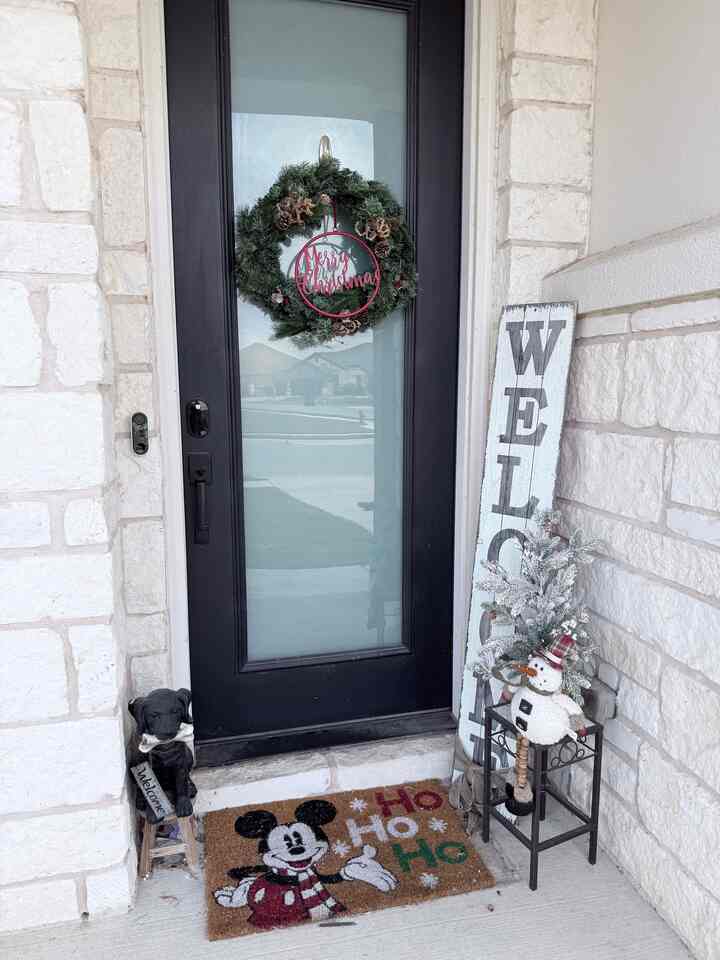 Ho Ho Ho !

#christmasdecor #entrancedecor #december #christmas