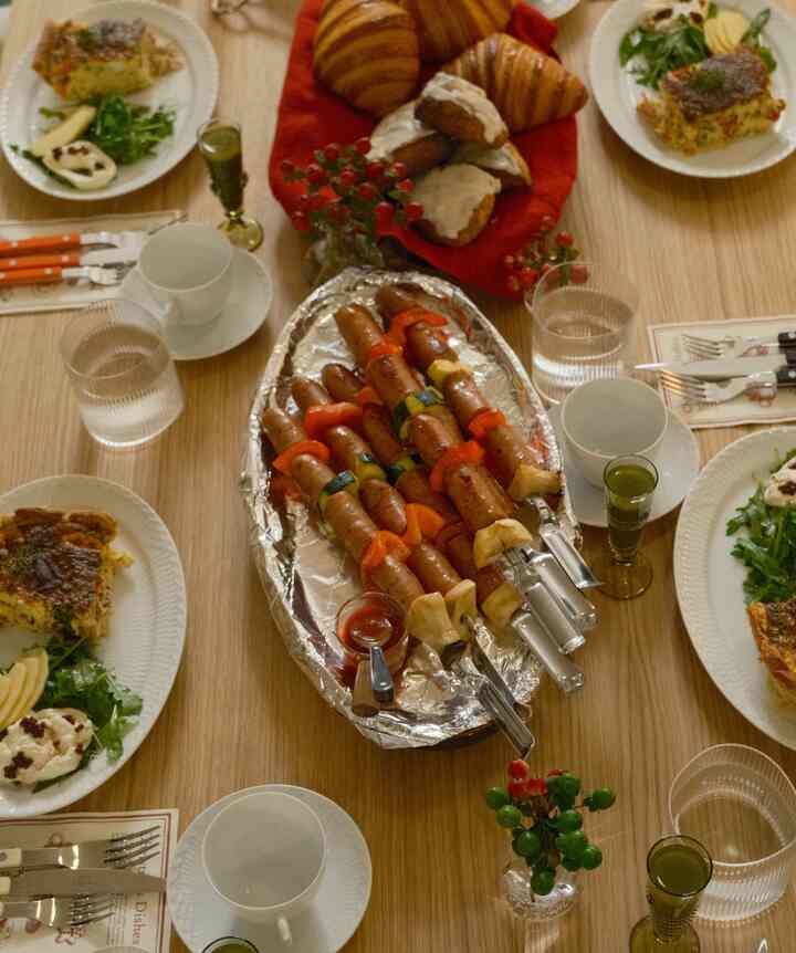 Skewer set comes in handy when you want to impress the guests but want to cook something that is easy to prep!

#OhouseGather #holidayhosting #kitchengadgets