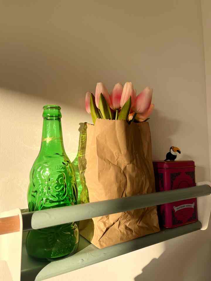 I love the faux LED tulip on my customized ikea rack 🌷 thanks to Ohouse!

#tuliplamp #kitchendecor