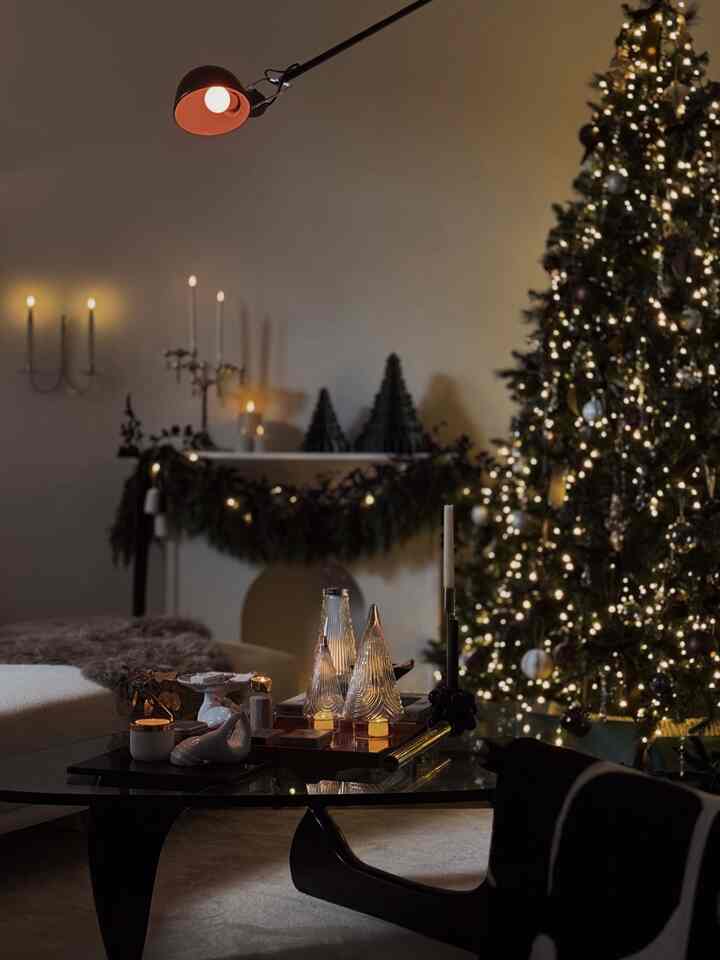 Holiday mood 🌲

#OhouseTree 
#OhouseGather #Ohouseglow #Cozyhome #livingroom #livingroomdecor #livingroomdecoration #Holidayseason #coffeetable  #christmastree #christmasdecor #candle #candlelight 
#lighting #lamp #lmoodlighting 
#fireplace #firepalcedecor 