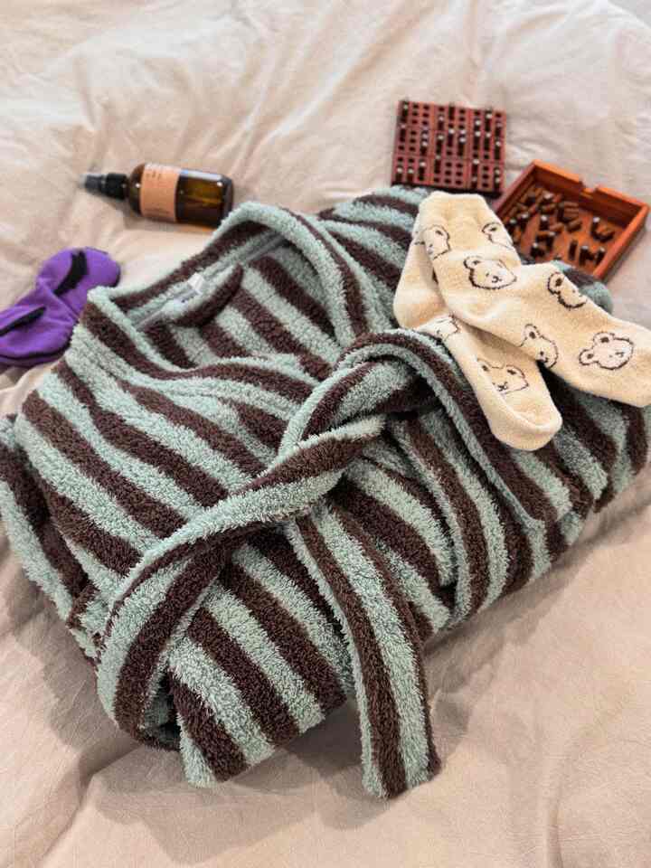 Starting 2026 with a slower, softer new night routine 🤍
A cozy robe, warm socks, an eye pillow, a spritz of room spray,
and quiet sudoku nights with my husband 👩🏻‍❤️‍👨🏻

#ohousereset #ohouseglow #ohousecleanse #newyearreset #nightroutine #bedtimeroutine #cozynights #slowliving #softlife #eveningritual #beforebed #cozyathome #selfcaremoments #simplepleasures #marriedlife #quietmoments #homevibes #2026intentions