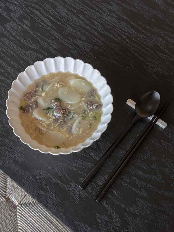 New year, new plates🍽️
.
.
.
#Newyearreset #plate #dinnerware #tableware #flowerbowl #minimal
