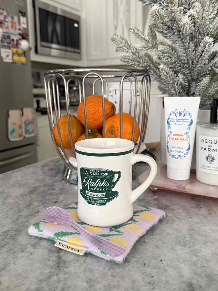 Menunggu sekolah dimulai, tetapi juga menikmati istirahat dengan secangkir kopi yang nikmat di pagi hari.

#ohousecleanse #newyear #cozyhome #lazymorning