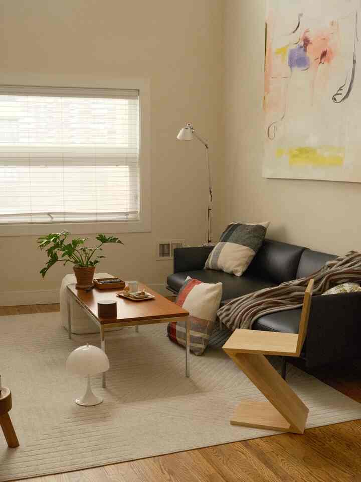 Enjoyed an afternoon slack here. Like to cozy up here with my back against the sofa. 

#livingroom #OhouseGlow #throwpillow #coffeetable 