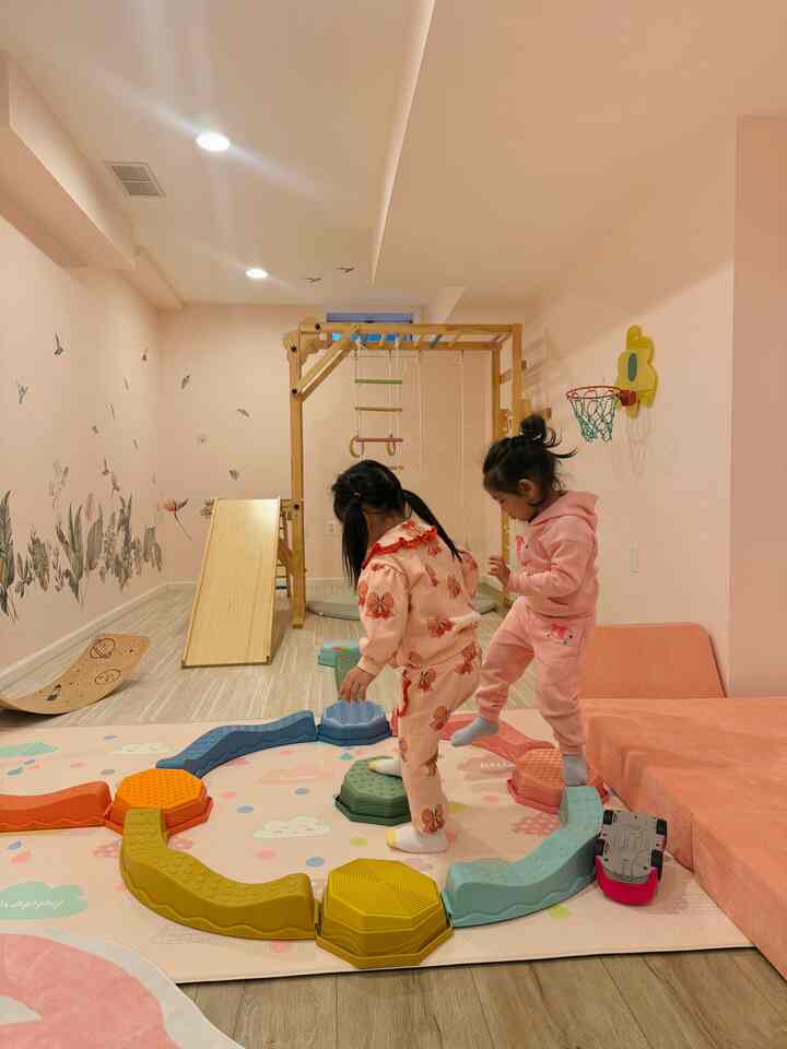 Play time with friend!😆

#playroom #kidsroom #basement