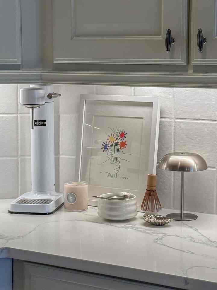 Dekorasi Natal perlahan-lahan disingkirkan hingga Natal berikutnya🤍

#OhouseReset #Ohousecleanse #NewYearReset #kitcheninspo #kitchen #portablelamp #whitekitchen #minimal #minimalhome