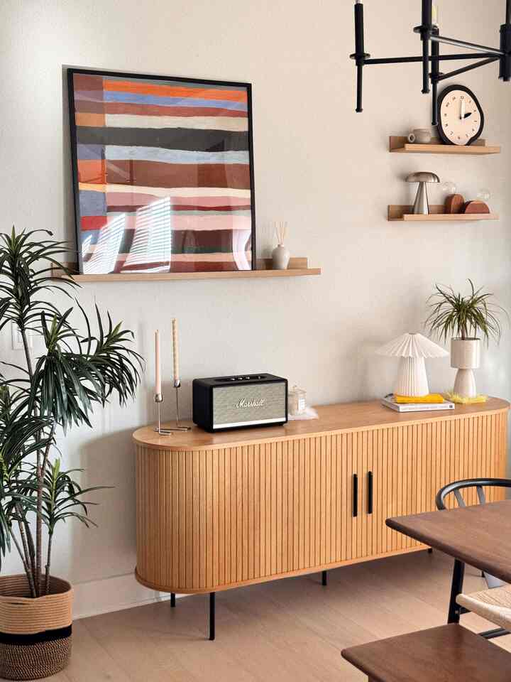 Starting the new year with freshly styled floating shelves.
Everything feels clean, reset, and finally complete 🤍

#ohousereset #ohouseglow #ohousecleanse #newyearreset #ohousedecor #ohousehome #ohousecozy #newyearreset #cleanhome #freshstart #cozyhome #homeinspo #winterhome