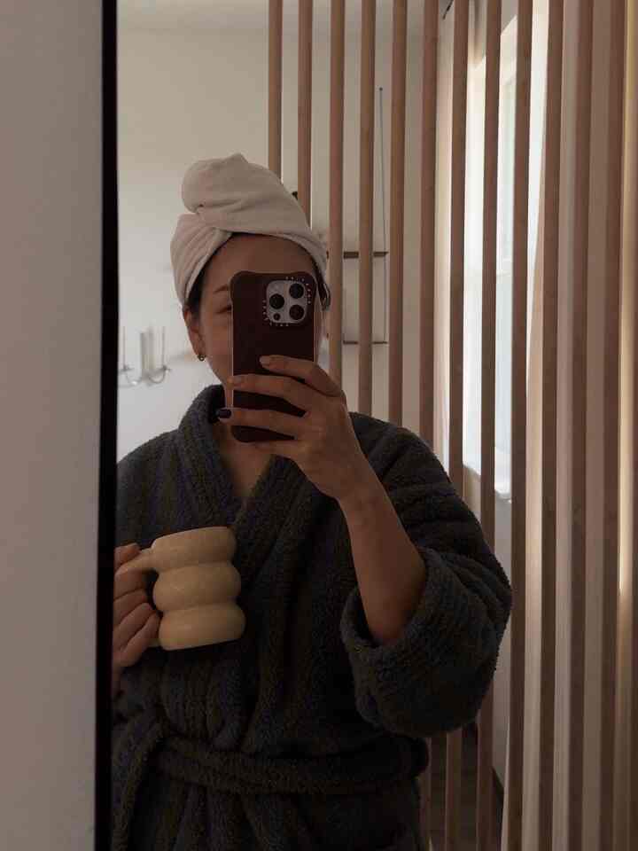 Cozy coffee time ☕️

#OhauseRug #OhouseCozy #Ohousestyling #cozyrobe #coster #coffeemug #coffeecup #diffuser #robe #mirror #ikeamirror #ohousestore #livingroom #coster #coffeetable #lamp 