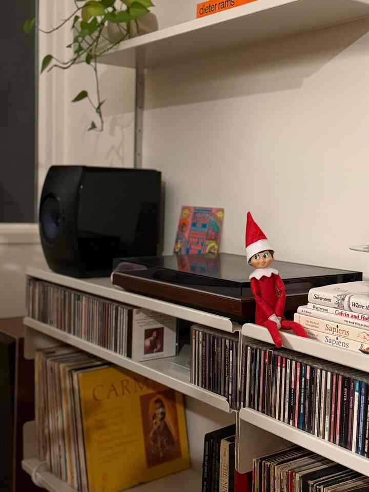 Elf on the shelve #vitaoe #kef