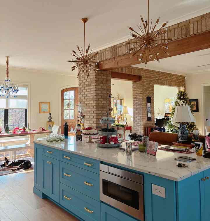 How do you like this kitchen & dining area?


#cozyhome #christmasvibe #holidayvibe #christmastree #cottage #farmhouse