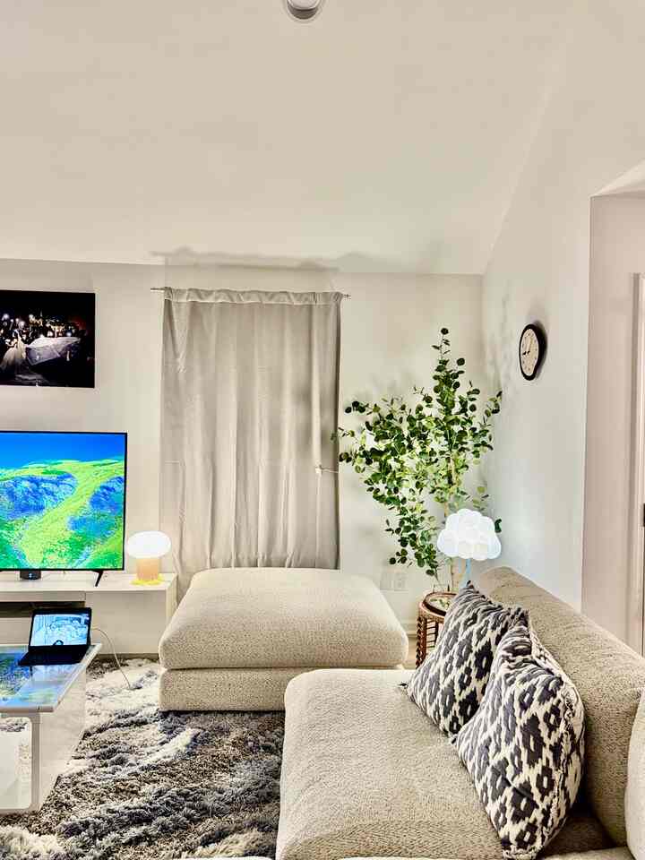 This view feels extra cozy lately 🤍

The new corner brought so much warmth to our living room, and it’s amazing how a few unique pieces from the Ohouse shop can completely transform a space.

#OhouseReset #OhouseLight #Ohousecleanse #NewYearReset #OhouseCozy #OhouseStyling #OhouseGlow #cozy #cozyhome #cozyinterior #livingroom #livingroominterior #cozylivingroom #interior #homedecor #homededor #interior 