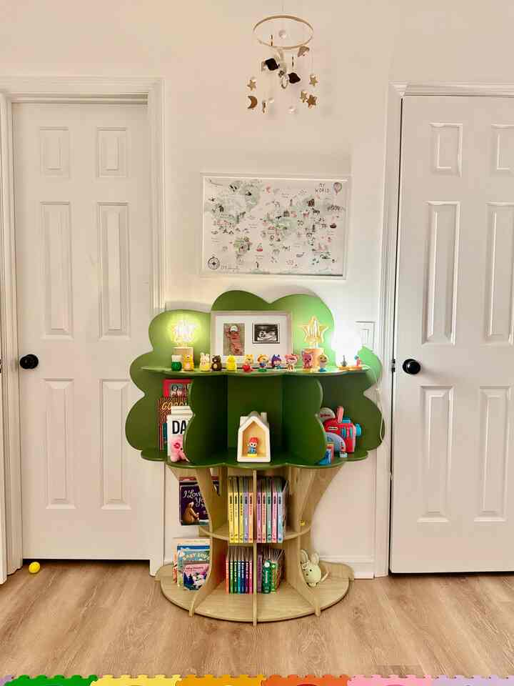As she grows, her book collection — along with her Kokozi collection — keeps growing too 🤍

I still absolutely love this bookshelf for her room. It holds all her essentials, and the tree shape adds the sweetest natural touch to the space. 🌳

#baby #babyroom #babyroomdecor #playroom #nursery #nurseryinterior #nurserydecor #cozy #cozyroom #cozyhome #interior #homedecor #bookshelf 
