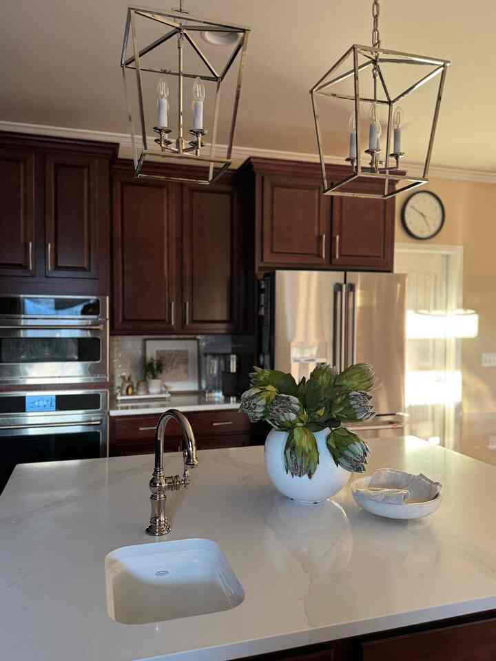 Golden hour in the kitchen like this feels magical ✨
#kitchen #timeless #warm #cozy