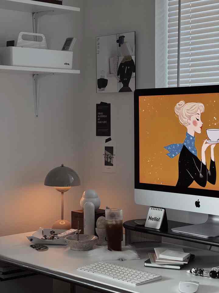 Penataan meja kerja di mana pencahayaan menambah suasana keseluruhan.

#OhouseLight #OhouseGlow #Lampstyling #cozytip #desksetup #deskinterior #deskterior #deskinspo #homeoffiice #workspace #workplace #roominspo #coffee #wallmirror #toolbox #imac #desk #postcard #lamp #lighting #lightinginterior #cozy #keyboard

