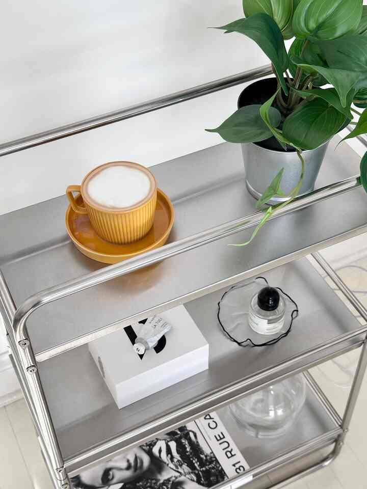Tempat foto baruku 🤳🏻
Sederhana, elegan, perak 🤎

#OhouseReset #cozyhome
#Ohouseglow #NewYearReset #stainless #shelve #coffee #simple #simpleinterior