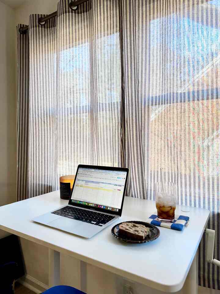 I recently installed these light-filtering striped curtains, and wow… I’ve been missing out all these years 😅

They let in just the right amount of morning light while still giving so much privacy. I love working and sipping my coffee in front of the windows without worrying about being fully seen — because mornings can look rough over here 😂☕️ 

#wfh #morning #curtains #cozy #cozyhome #cozydecor #cozydecor #cozyinterior #cozyhomeoffice #homeoffice #cozywfh  