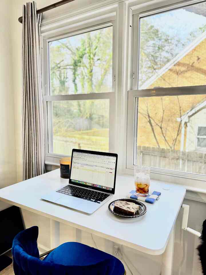 My cozy little home office 🥹
My WFH essentials are coffee, buttered toast, and a candle.

I love opening the curtains as the sun comes out and savoring slow mornings like this ☀️

#wfh #morning #curtains #cozy #cozyhome #cozydecor #cozydecor #cozyinterior #cozyhomeoffice #homeoffice #cozywfh 