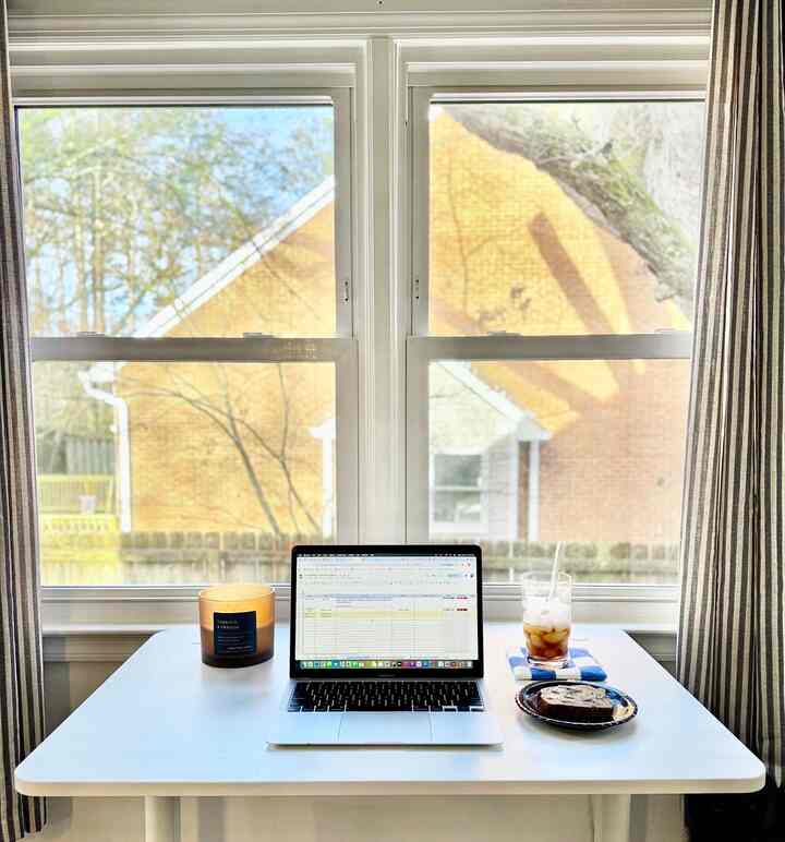 Curtains closed vs. curtains open ✨
I honestly love both — closed for soft, cozy mornings with privacy, and open for soaking in that beautiful sunlight. Depends on the mood, and I love having both options ☀️🤍

#wfh #morning #curtains #cozy #cozyhome #cozydecor #cozydecor #cozyinterior #cozyhomeoffice #homeoffice #cozywfh 