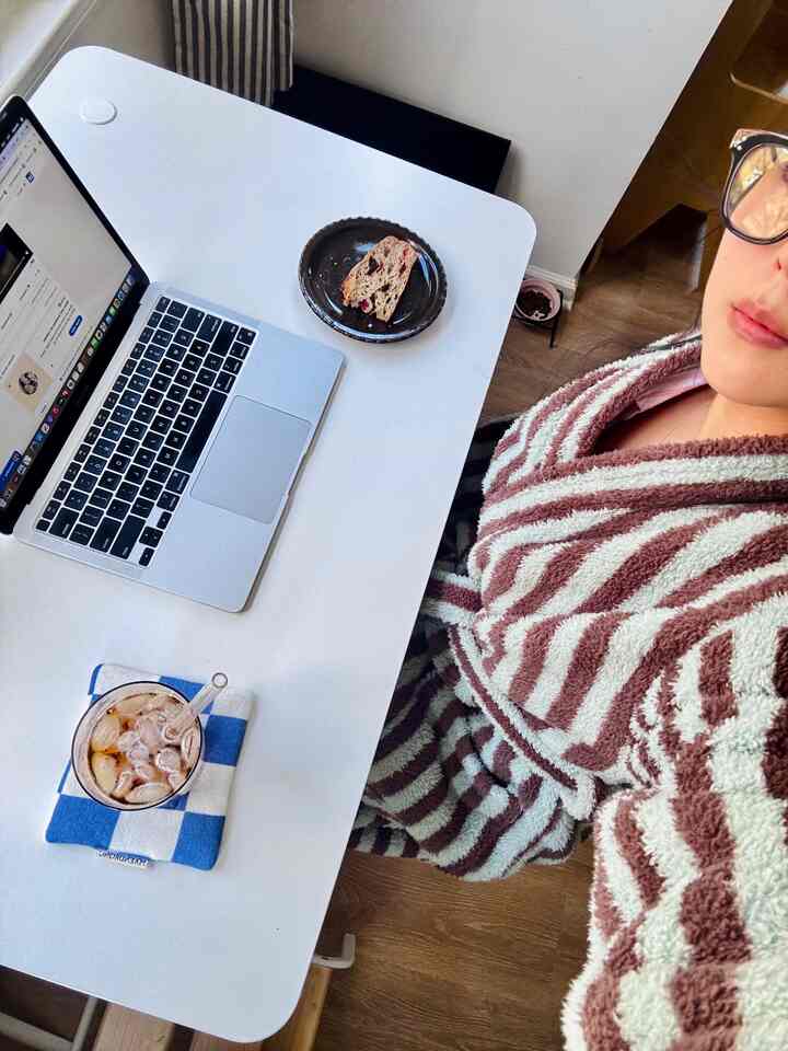 Lounging in this plush striped robe and honestly never want to take it off 🤍

Soft, cozy, and stylish — a total WFH essential. 🩵🤎💚

#OhousecCare #OhouseGlow #robe #comfy #cozy #cozyhome #cozyrobe #cozyinterior #cozyhome #cozyvibe 