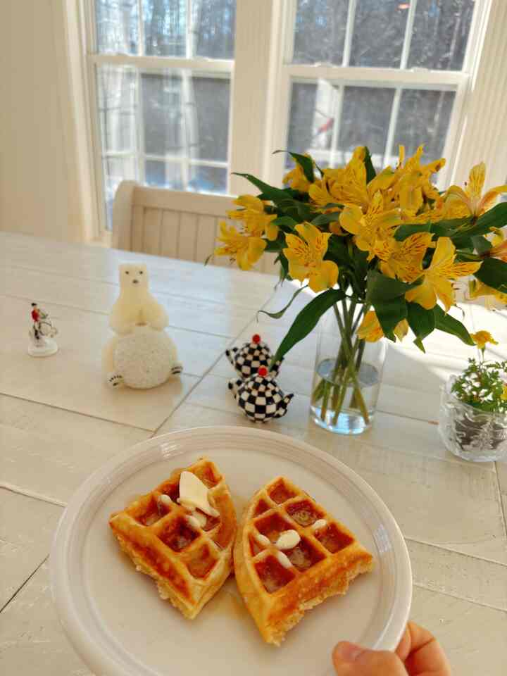 Kebaikan yang tak terduga membuat hariku menjadi lebih baik.

#ruangmakan #cozyvibe #cozyhome #waffle #homebaking #healingtime #metime #breakfast