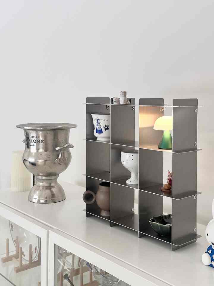 A new silver shelf as a subtle point—
clean lines, soft light, and quiet balance 🤍🩶

#homecafe #silver #mug #homeinterior #simple #cozy #cozymood #OhouseReset #WelcomeChallenge #OhouseLight
#Ohouseglow #Ohousecleanse