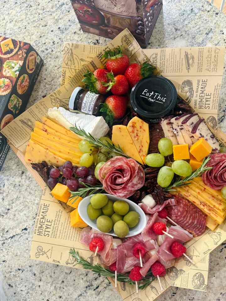 This cheese board is my favorite these days!🧡

#cheesboard 