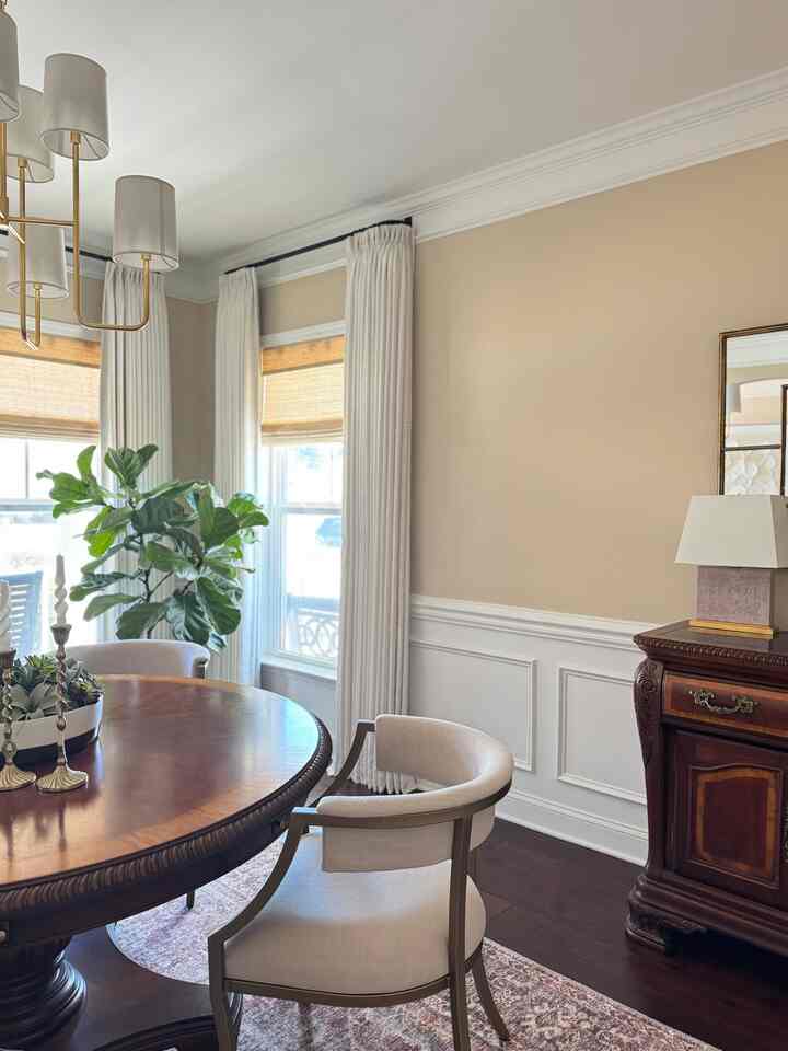Sunlight this time of year reminds me that spring is coming soon. 
#diningroom #Neutrals #Timeless #Warmth
