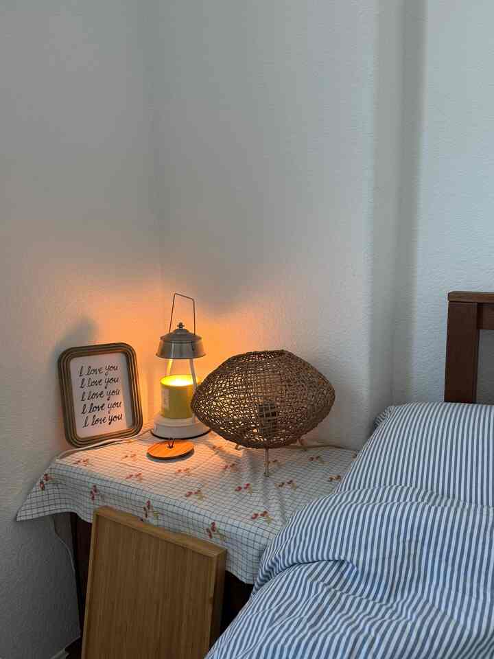 Lemon fragrance all over the guest bedroom 🍋💛

#bedroomdecor #candledecor #minimalist #maximalist #minimaldecor 