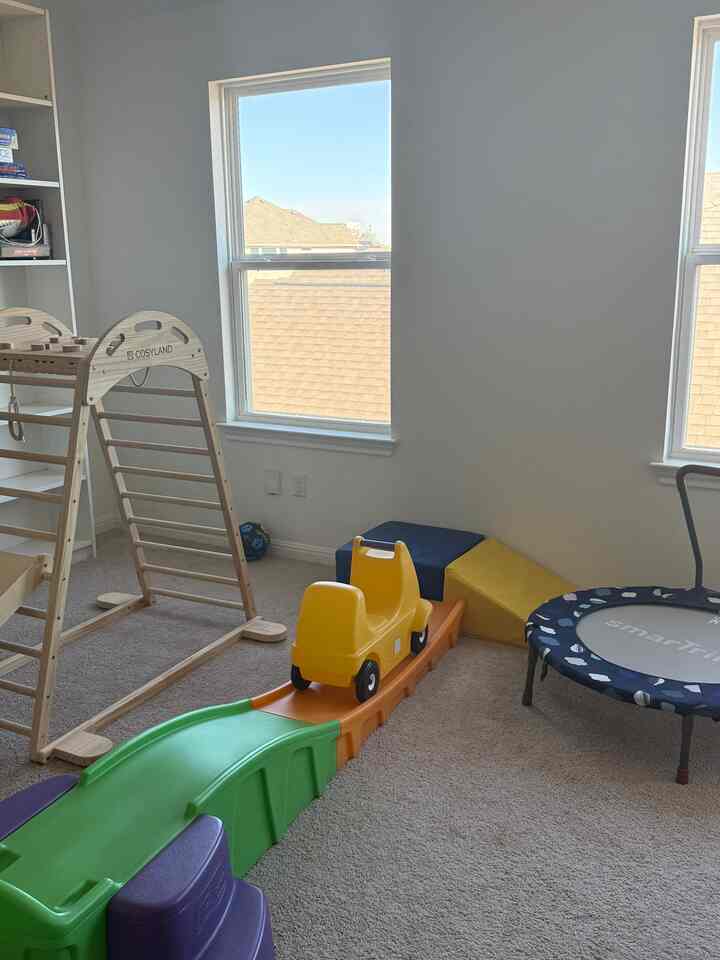 Kids’ work-out zone 👶🏻👶🏻

#livingroomdecor #kidszone #playroom #playhard #workouthard