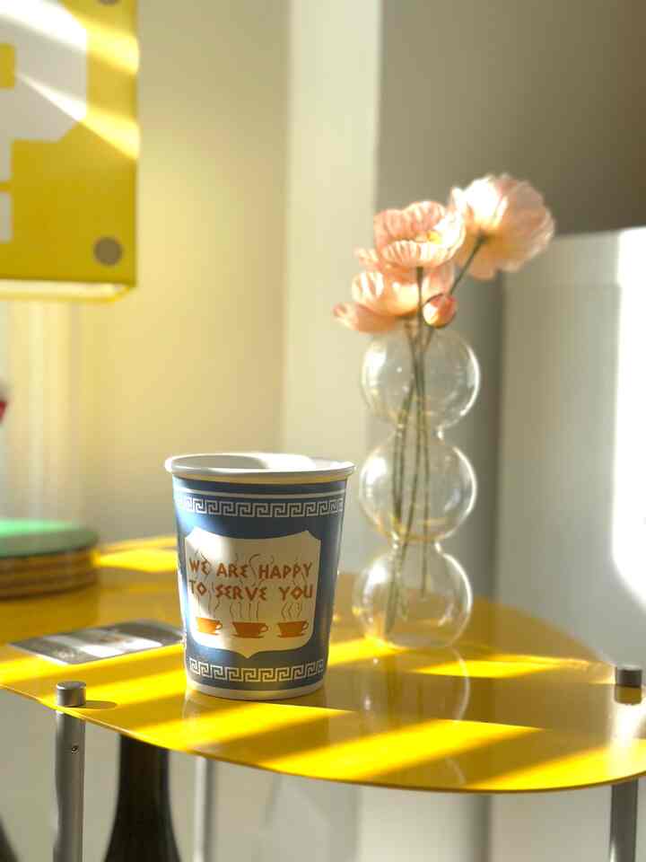 Beautiful sunshine moment in this morning with coffee ☕️

#ohouse #ohouseglow #coffee #vase #glassvase #homecafe