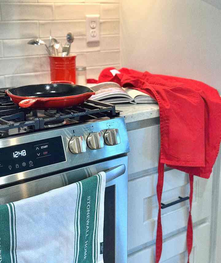 Tagged posts featuring Williams Sonoma Classic Solid Apron 1