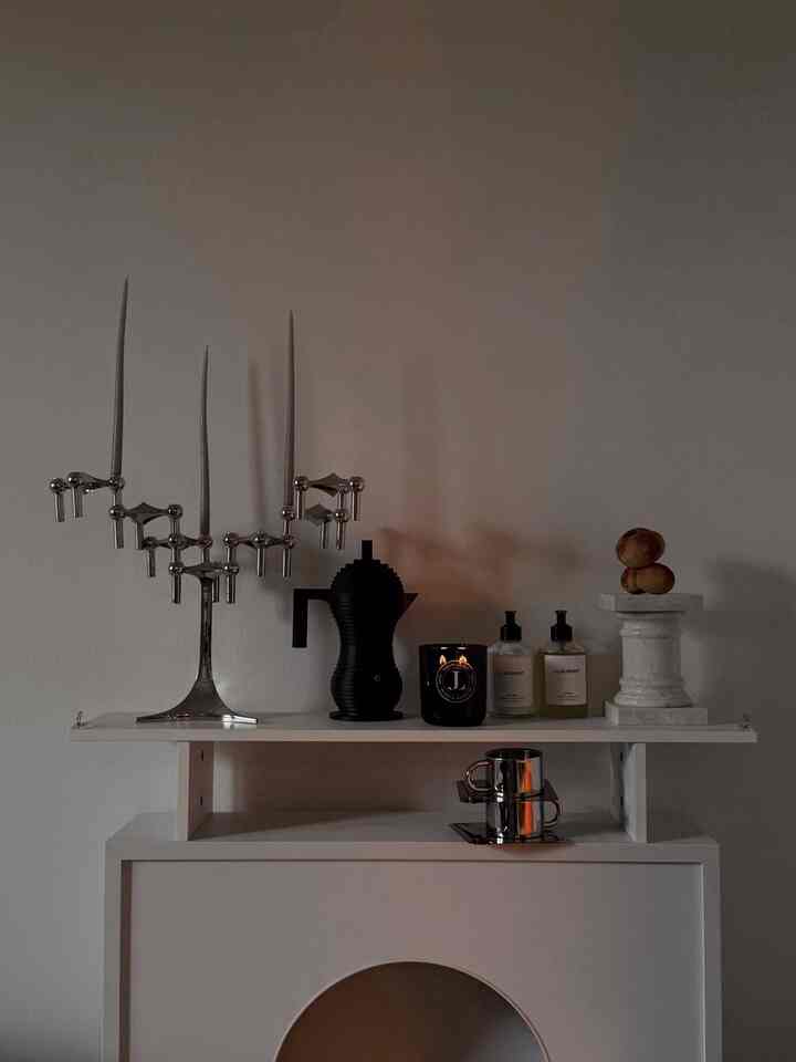 You can create an atmosphere just with candles, no lighting needed. The scent is just a bonus.


#OhouseLight #OhouseGlow #cozytip #livingroom #livingroominterior #livingroomdecor #roominspo #cozy #candle #candleholder #fireplace #rug #bookend #coffeecup #mochapot 

