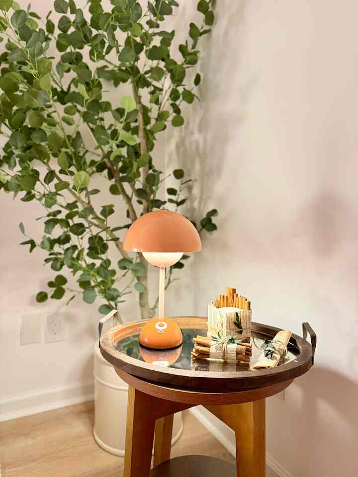 Upgraded this corner from a cloud lamp to a mushroom lamp and it completely changed the feel 🍄

Softer, calmer, and extra cozy. Sometimes the smallest switch makes the biggest difference ✨

#OhouseLight #OhouseGather #OhouseGlow #OhouseChange #livingroom #livingroomstyling #lamp #mushroomlamp #cozy #cozyhome #cozyhouse #cozydecor #cozyhomedecor #cozyinterior 