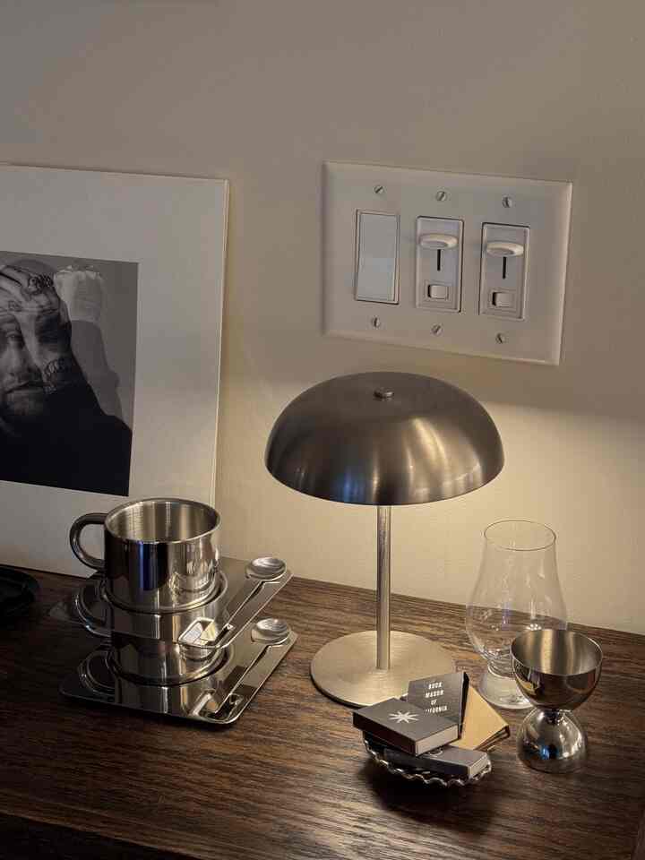 Added more chrome to my home bar station and I’m obsessed🩶✨
.
.
.
#OhouseLight #OhouseGather #OhouseGlow #OhouseChange #portablelamp #chromemug #stainlesssteelcoffeecup #homebarinspo #moody #minimal