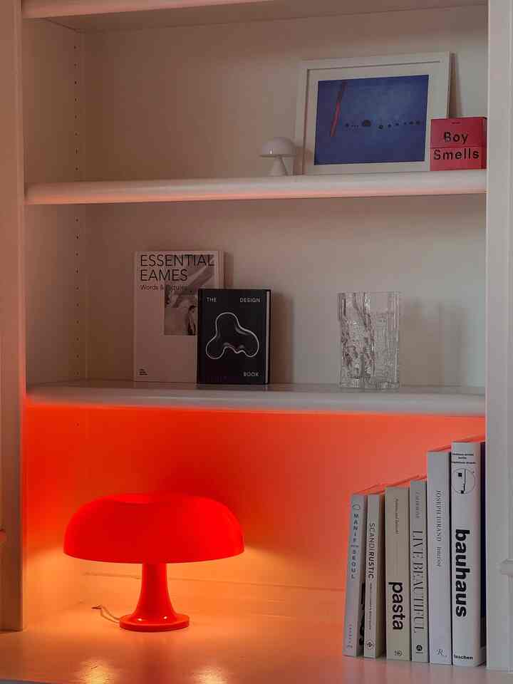 Sekarang pohon Natal sudah disingkirkan, akhirnya aku bisa menikmati pemandangan ini lagi 🧡

.

.

#OhouseLight #OhouseGather #OhouseGlow #OhouseChange #portablelamp #lamp #coffeetablebooks #aestheticbooks #moody #ecclecticdecor #mcm